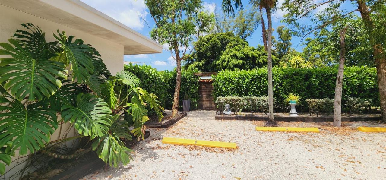 Private Aparment Studio In The Hard Of Miami Unit # 6 Opa-locka Экстерьер фото