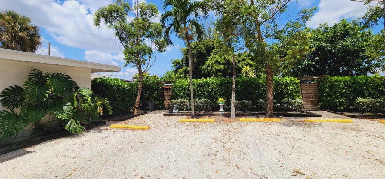 Private Aparment Studio In The Hard Of Miami Unit # 6 Opa-locka Экстерьер фото