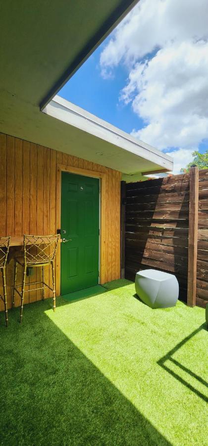 Private Aparment Studio In The Hard Of Miami Unit # 6 Opa-locka Экстерьер фото